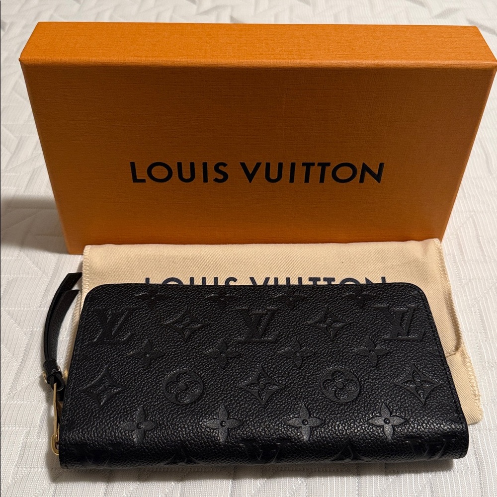 Louis Vuitton Black Monogram Zippy Wallet